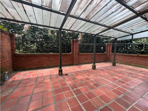 Apartamento Para Remodelar Oviedo En El Poblado Con Increible Terraza