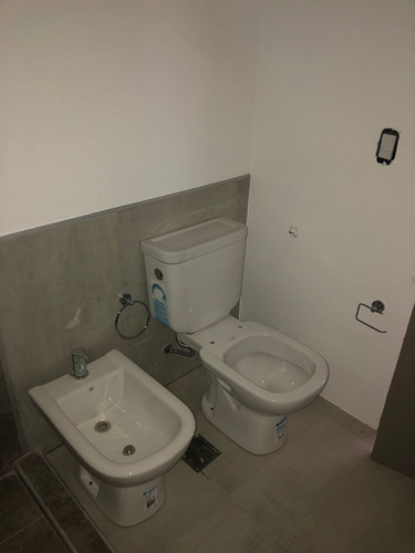 Imagen 6 de 9 de Vendo A Estrenar!! Dpto. 1-d C/balcón Exct. Vista