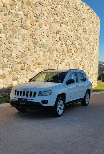 Jeep Compass 2.4 Latitud L4 4x2 Mt