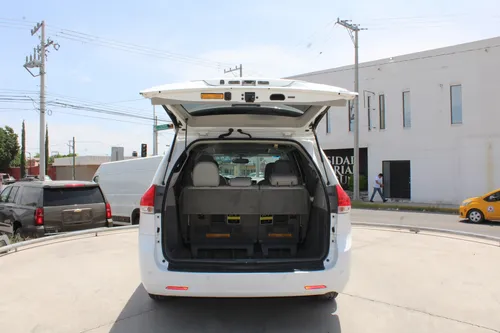 Toyota Sienna Minivan 2013