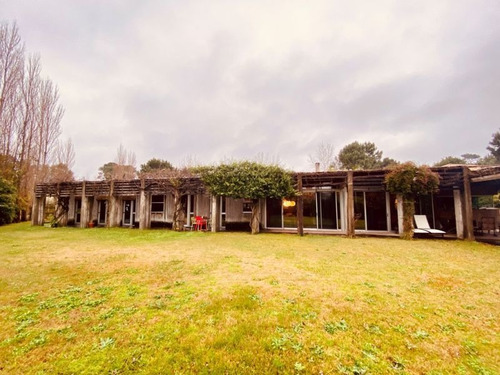 Venta De Casa 4 Dormitorios En La Arbolada, Punta Del Este