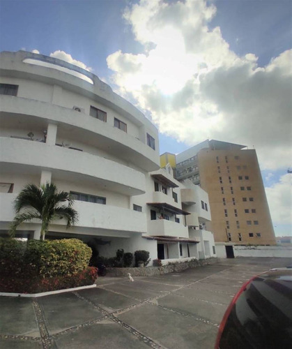 Town House En Venta Urb. Puerto Encantado. Higuerote. K.m.