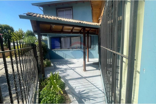 Vive A Solo 2 Cuadras Del Centro De San Vicente.