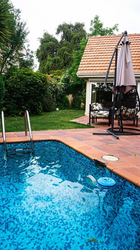 Amplia Casa, 5 D 5b En Las Condes Piscina Temperada, Segura