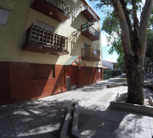 Imagen 2 de 14 de Departamento Dos Ambientes En Excelente Ubicacion