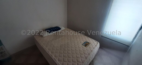 Imagen 14 de 18 de Ofc Venta De Cómodo Apartamento En La Parroquia Altagracia / 22-24274
