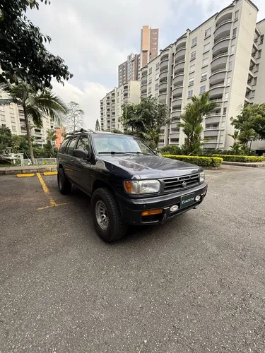 Nissan Pathfinder Std
