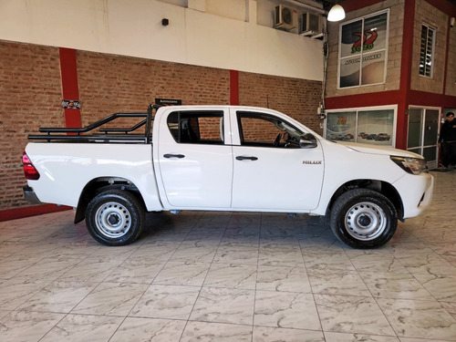 Imagen 18 de 25 de Toyota Hilux 2.4 Cd Dx 150cv 4x2 2017