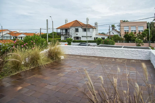 Hermosa Casa En Venta, Zona Península-punta Del Este