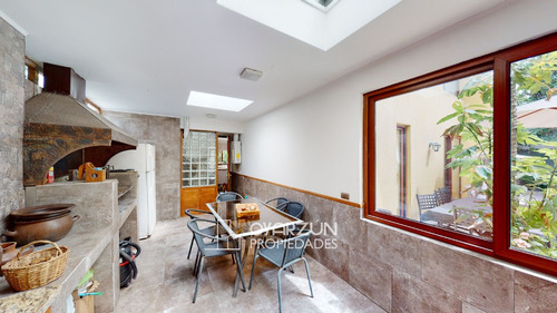 Casa En Venta En Condominio De 4 Dormitorios 4 Baños 2 E
