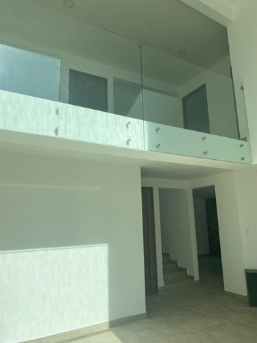 Renta De Casa Semi-nueva En Toluca - Cacalomacan Casa Hermosa , En El Primer Cuadro De La Zona Residencial Campestre De Cacalomacan El Mas Exclusivo A 20 Min Del Centro De Toluca.