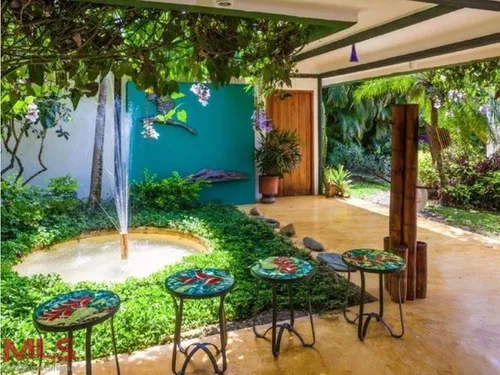 Encantador Lugar, Con Un Diseño Artístico(mls#238626)