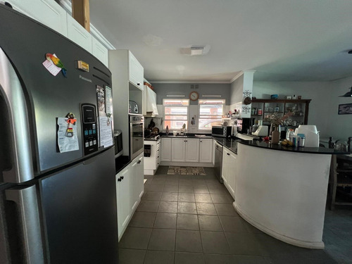 Casa En Venta En Los Jazmines, Pilar Del Este, Pilar