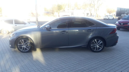 Imagen 2 de 15 de Lexus Is300h Luxury