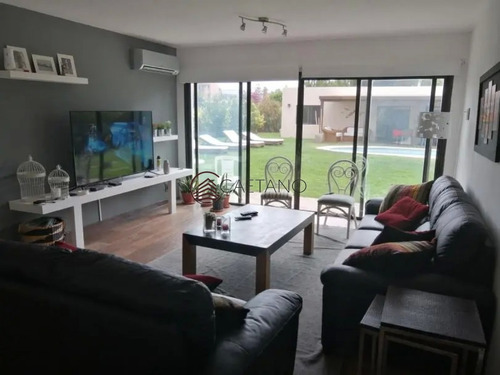 Hermosa Casa Moderna En Barrio Privado La Residence- Ref: 2227