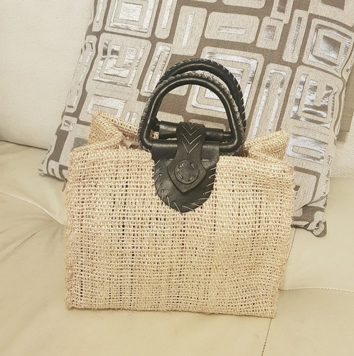 Imagen 1 de 3 de Bolsa Dama Ixtle Natural Asa De Piel Artesania Hecha A Mano