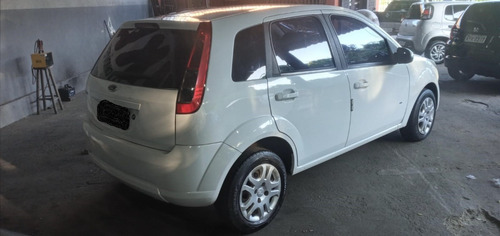 Imagem 3 de 12 de Ford Fiesta 2014 Hatch Se 1.0 Flex Completo - Novo