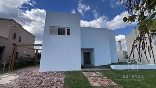 Casa En Venta, 2 Plantas, Lote Interno, Barrio Ceibos, Puertos, Escobar