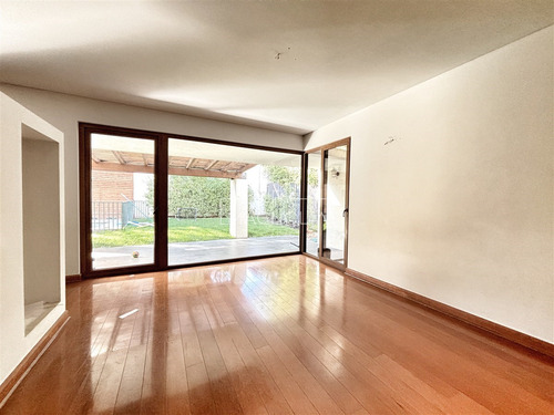 Casa En Venta De 6 Dorm. En Colina