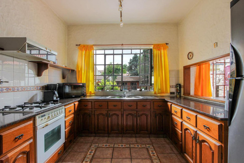 Venta De Casa 5 Ambientes Con Piscina En Haedo Sur