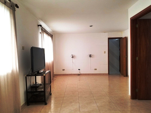 Imagen 22 de 29 de Casa De 560 M2 En Colinas De Los Ruices
