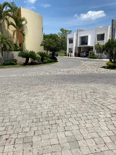 Casa En Fraccionamiento En Par Vial Atlacomulco, Jiutepec Morelos.