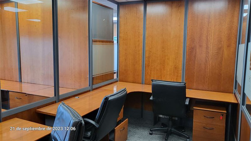 Oficina En Arriendo Cuenta Con Mobiliario