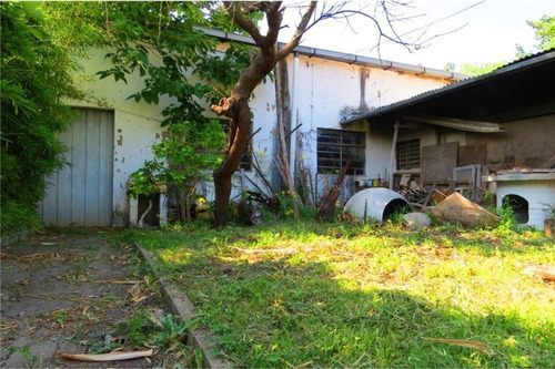 Casas Mas 3 Locales Y 2 Galpones Tomaria Vehiculo