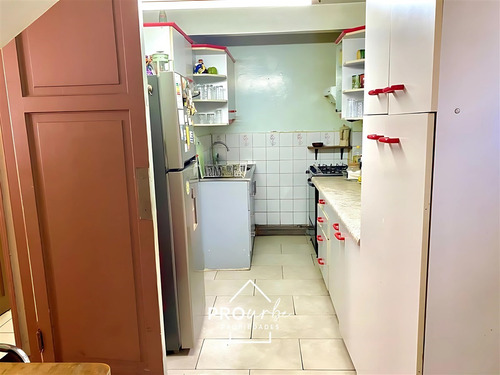 Casa En Venta De 4 Dorm. En Providencia