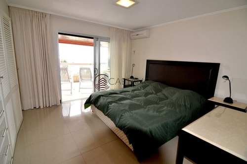Apartamento En Mansa 3 Dormitorios Con Terraza-ref:1562