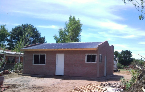 Casa Amplia, De 2 Ambientes - Construcción En 30 Días - Sin Anticipo- En Ladrillos Y Hormigón