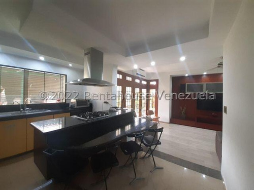 Julio Latouche 23-1971 Hermosa Casa En Venta Doral Garden Mañongo, Amplia, Cómoda, Conjunto Cerrado, Bello Patio, Planta Eléctrica 100% Y Pozo De Agua