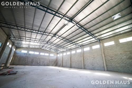 Lote De 7600 M2 En La Mejor Zona De Paso Del Rey Con Nave Industrial A M De Acceso Oeste Oportunidad