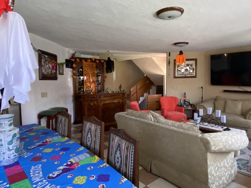 Casa En Venta En Tlalpan, Amplia,iluminada Y Con Jardín