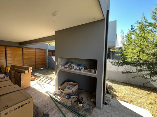 Duplex En Housing Con Seguridad - 3 Dorm 3 Baños - Villa Belgrano