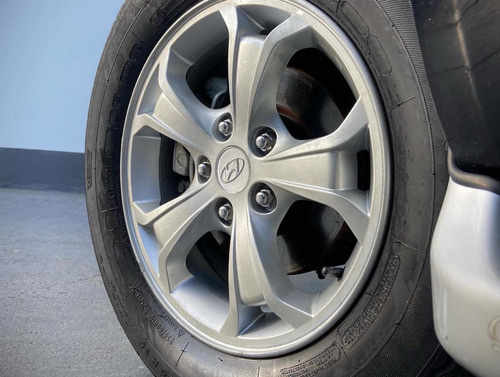 Imagem 2 de 10 de Hyundai Tucson 2010 2.0 Gl 4x2 Aut. 5p