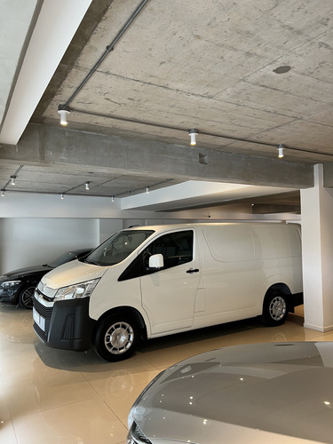 Toyota Hiace 2.8 Tdi Furgón 6at L1h1 3a 4p