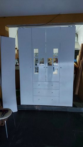 Imagem 2 de 5 de Guarda Roupa Branco Mdf 1.54 × 2.20alt.