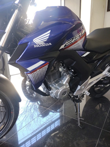 Imagen 4 de 15 de Honda Cb 250 Twister 2023 Nuevos Colores 0km Moto Delta Tigr