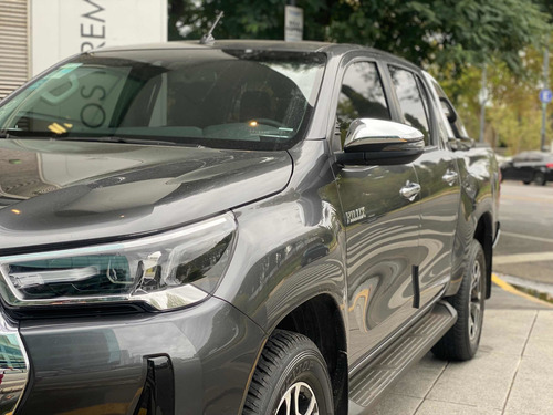 Imagen 10 de 25 de Toyota Hilux 2.8 Cd Srx 177cv 4x4 At 2021 500km