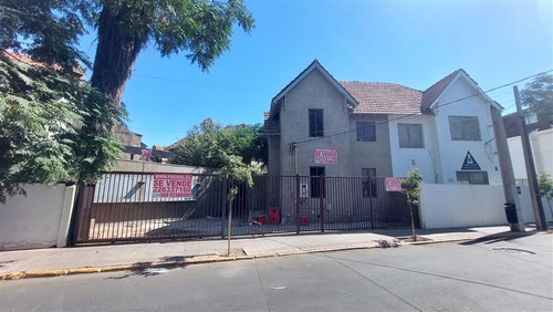 Casa En Venta De 5 Dorm. En Providencia