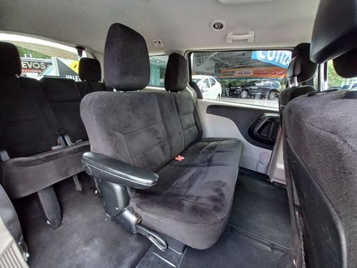 Imagen 8 de 15 de Chrysler Town&country Touring Tela 2016