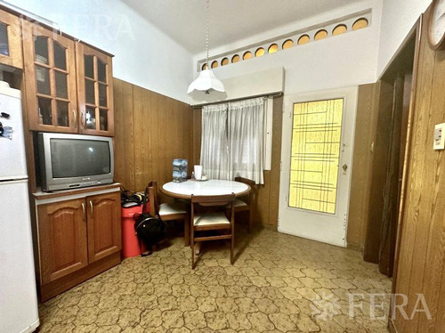 Venta Casa De 3 Ambientes Con Cochera En Bernal