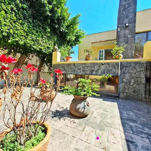 Venta De Terreno Con Construcción En Privada En Las Lomas