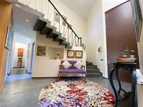 Casa En Venta De 5 Dorm. En Colina