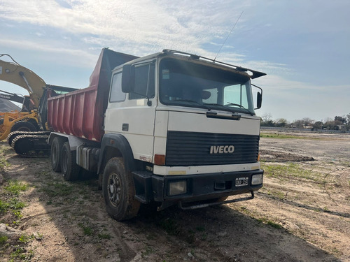 Vendo Fiat Iveco 697 6x4  1996 Volcador 18 M3