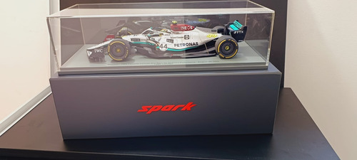 F1 Mercedes W13 Hamilton 1/18 Exclusiva Spark Minichamps Prateado