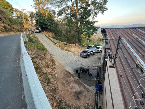 Urb. La Unión, Municipio El Hatillo !! Excelente Galpón De 538 M2, 6 Mts. De Altura Con Entrada Para Camiones 750, 3 Oficinas Y Otro Galpón Mas Pequeño Al Lado, Gran Terraza Descubierta Y Depósitos.