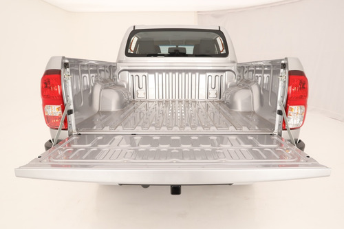 Imagen 13 de 25 de Toyota Hilux 4x2 Dc Sr 2.4 Tdi 6mt D.r