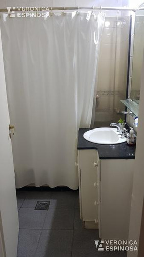 Casa De Tres Ambientes En Venta. Hurlingham.